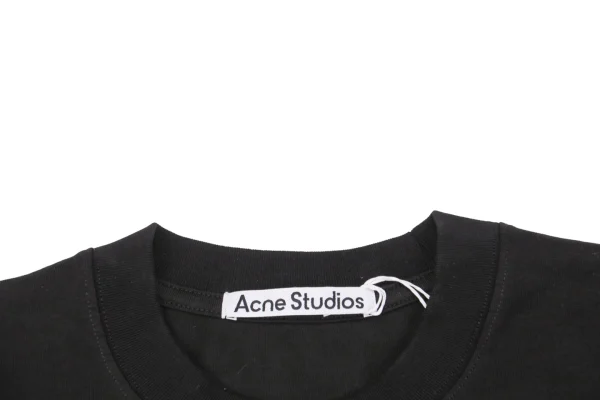 Neckline