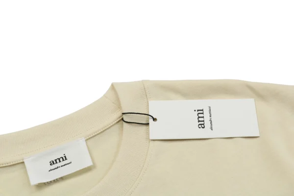 Neckline