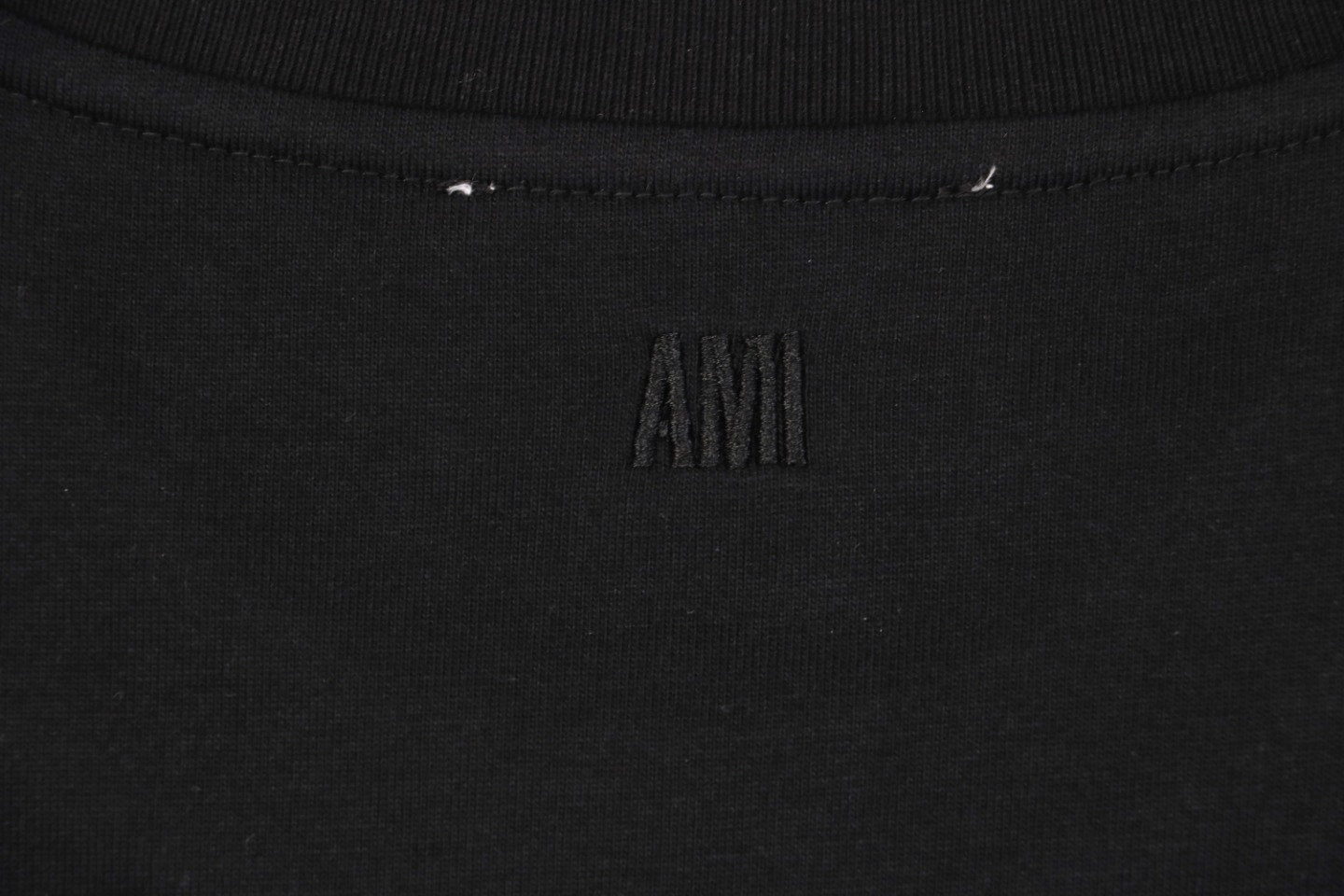 Ami Heart Logo Embossed Short-Sleeve T-Shirt Black6.jpeg