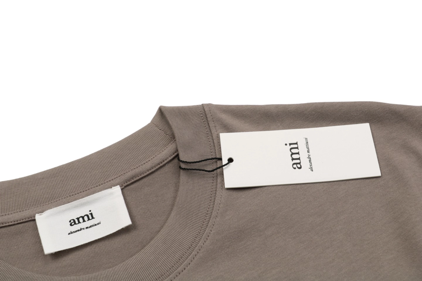 Neckline