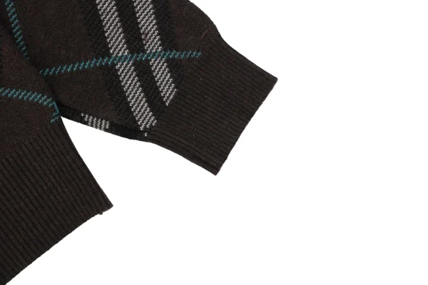 BBrry Diagonal Plaid Round Neck Sweater9.jpeg