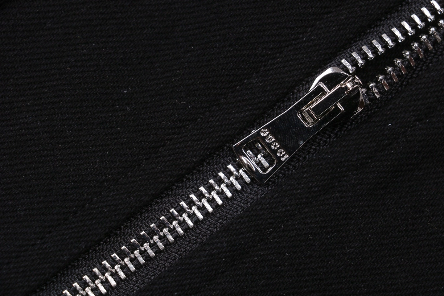 Zipper puller