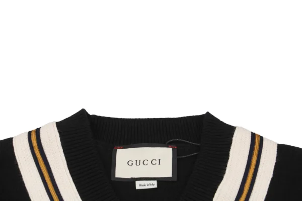 Neckline