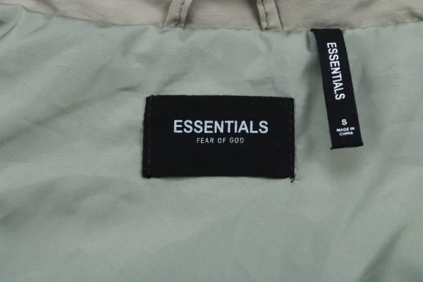Essentials logo tag