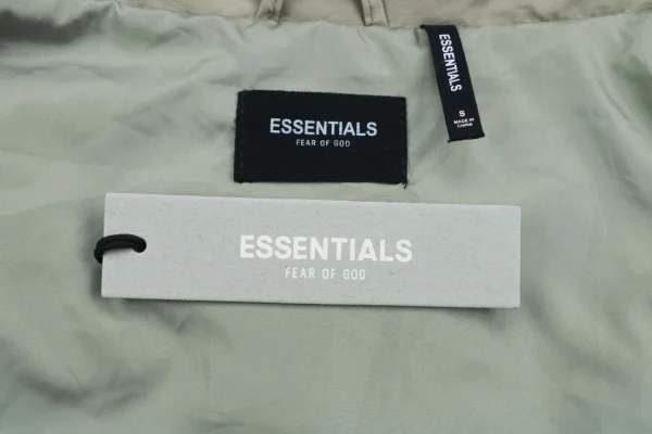 Essentials logo tag