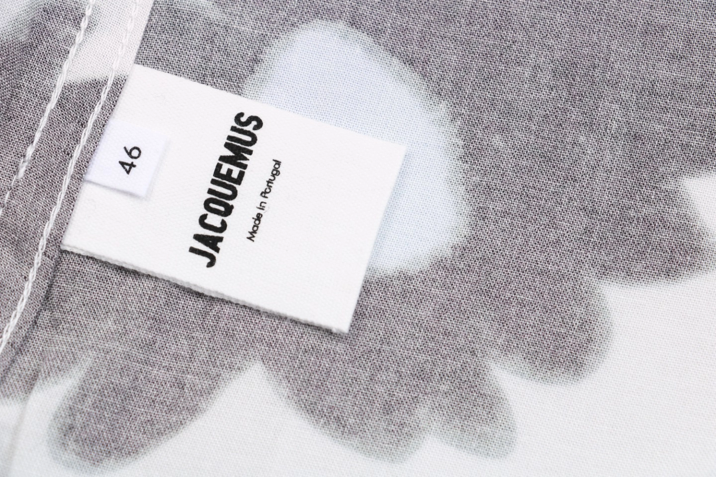 Jacquemus logo tag