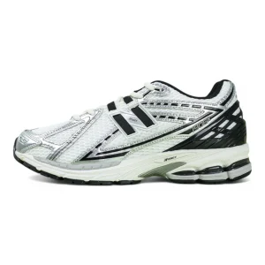New Balance ‘Silver Metallic-Black’
