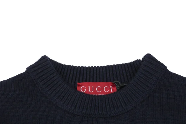 Neckline