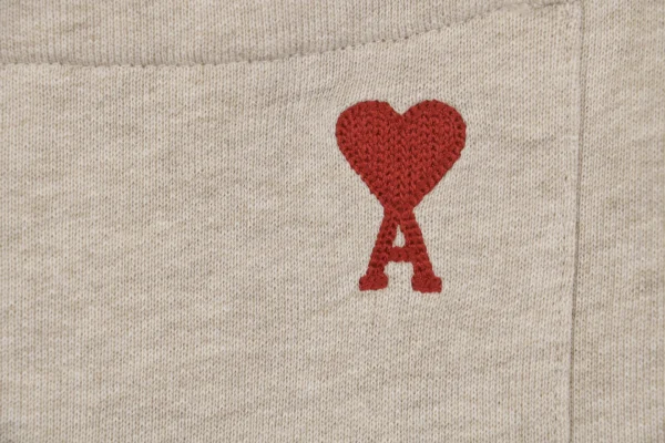 Ami Back Pocket Heart Embroidery Shorts17.jpeg