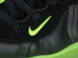 Nike Air Foamposite One ‘Black Volt’10
