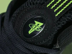 Nike Air Foamposite One ‘Black Volt’9