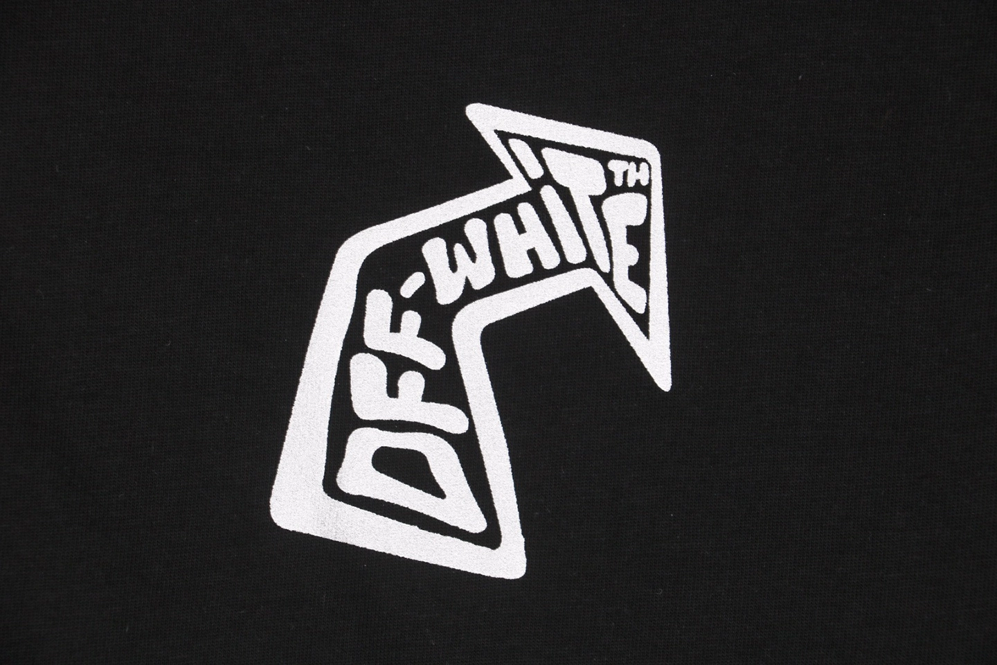 OFF-WHITE CO Virgil “Nail Arrows” Print Short-Sleeve T-Shirt22.jpeg