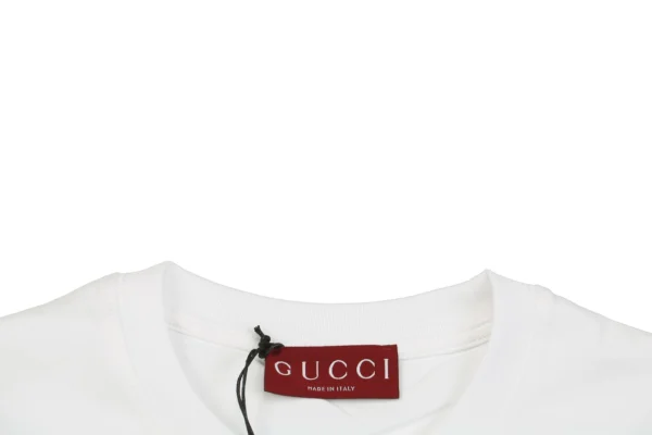 Neckline