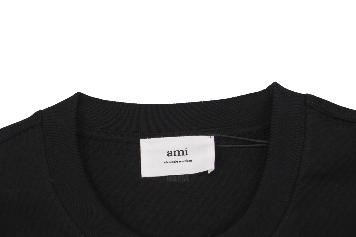 Neckline