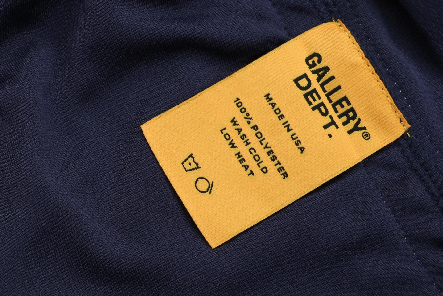 Gallery Dept Side-Taped Mesh Shorts with English Lettering6.jpeg