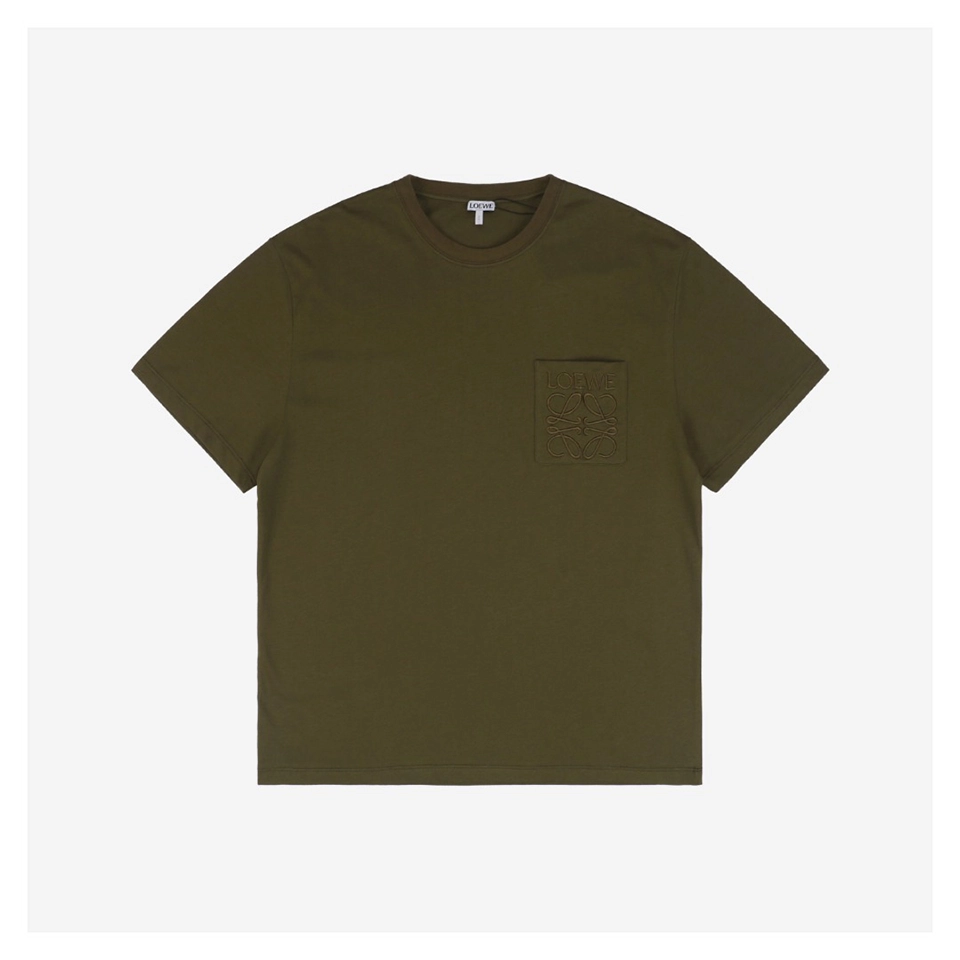 L Pocket Flower Emblem Embroidery T-Shirt5.jpeg