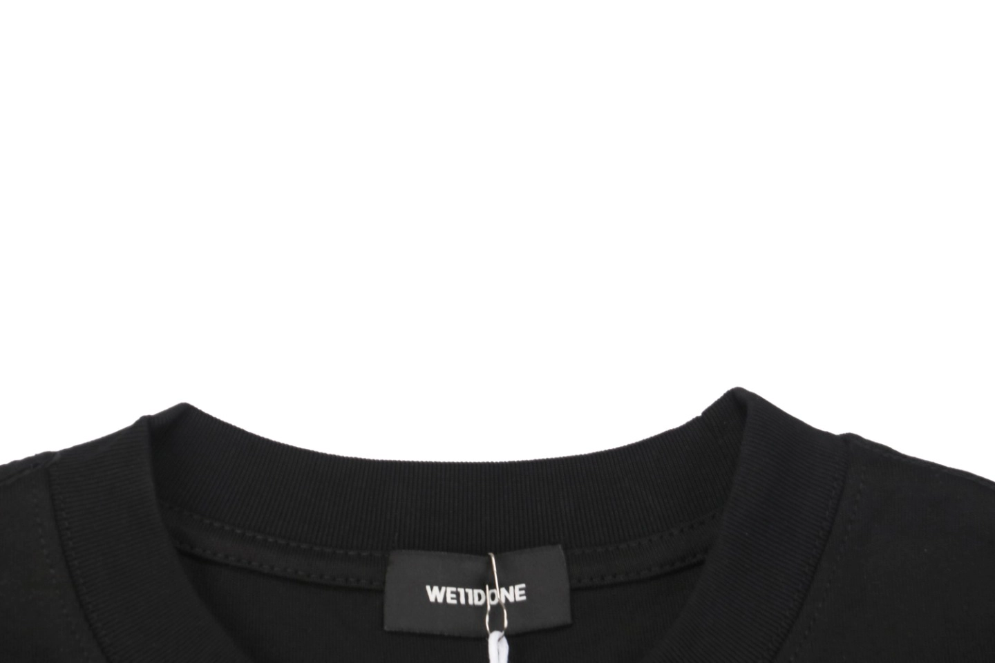 Neckline