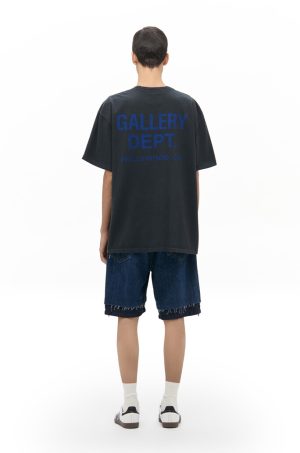 896