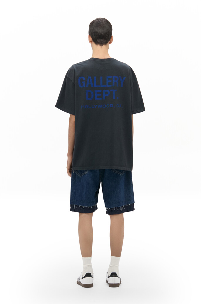 896