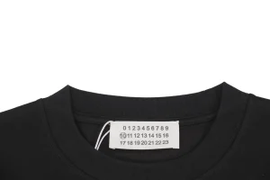 Neckline