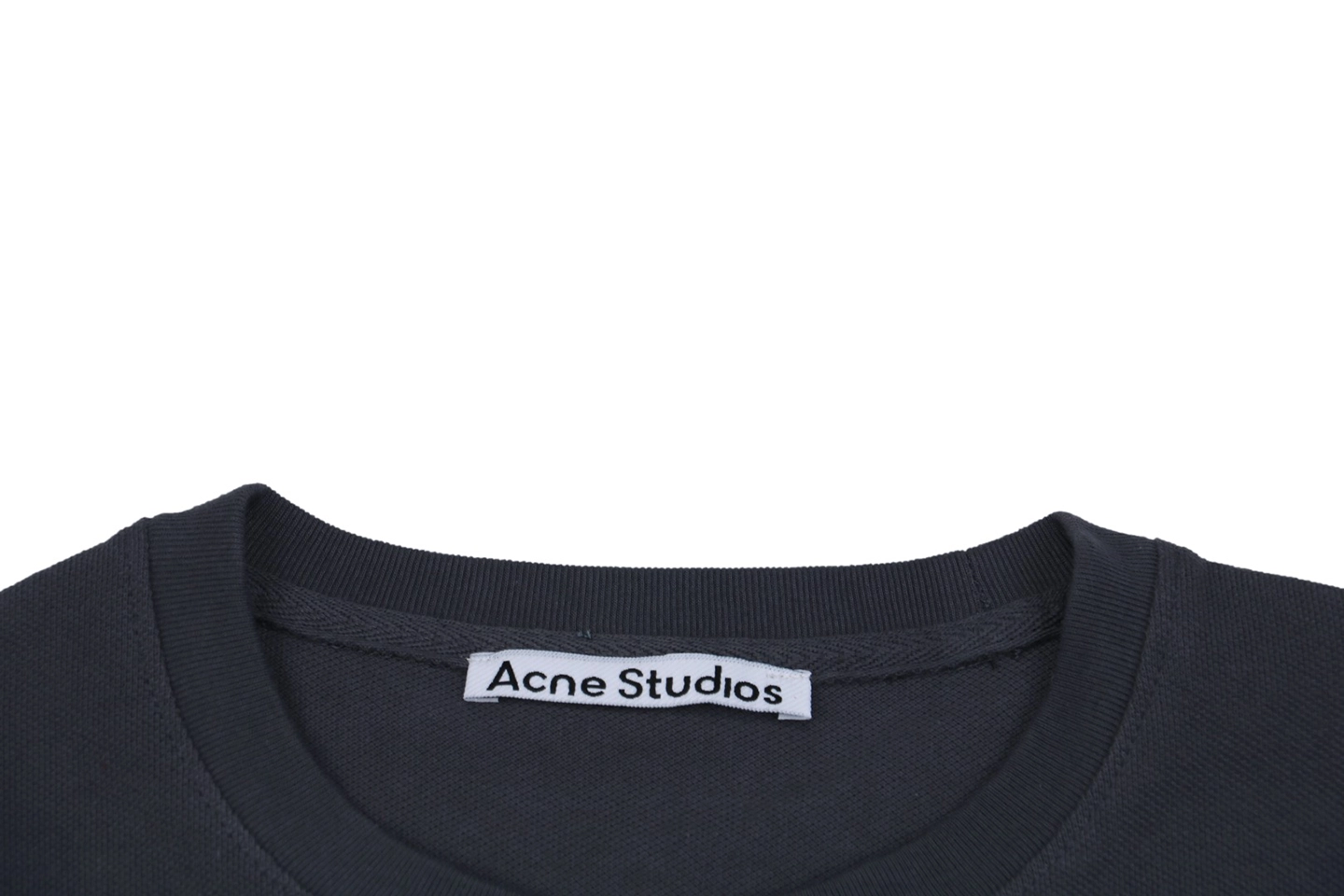 Neckline