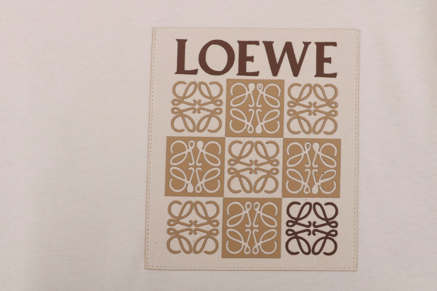 L Pocket Flower Logo Rubber Print T-shirt4.jpeg