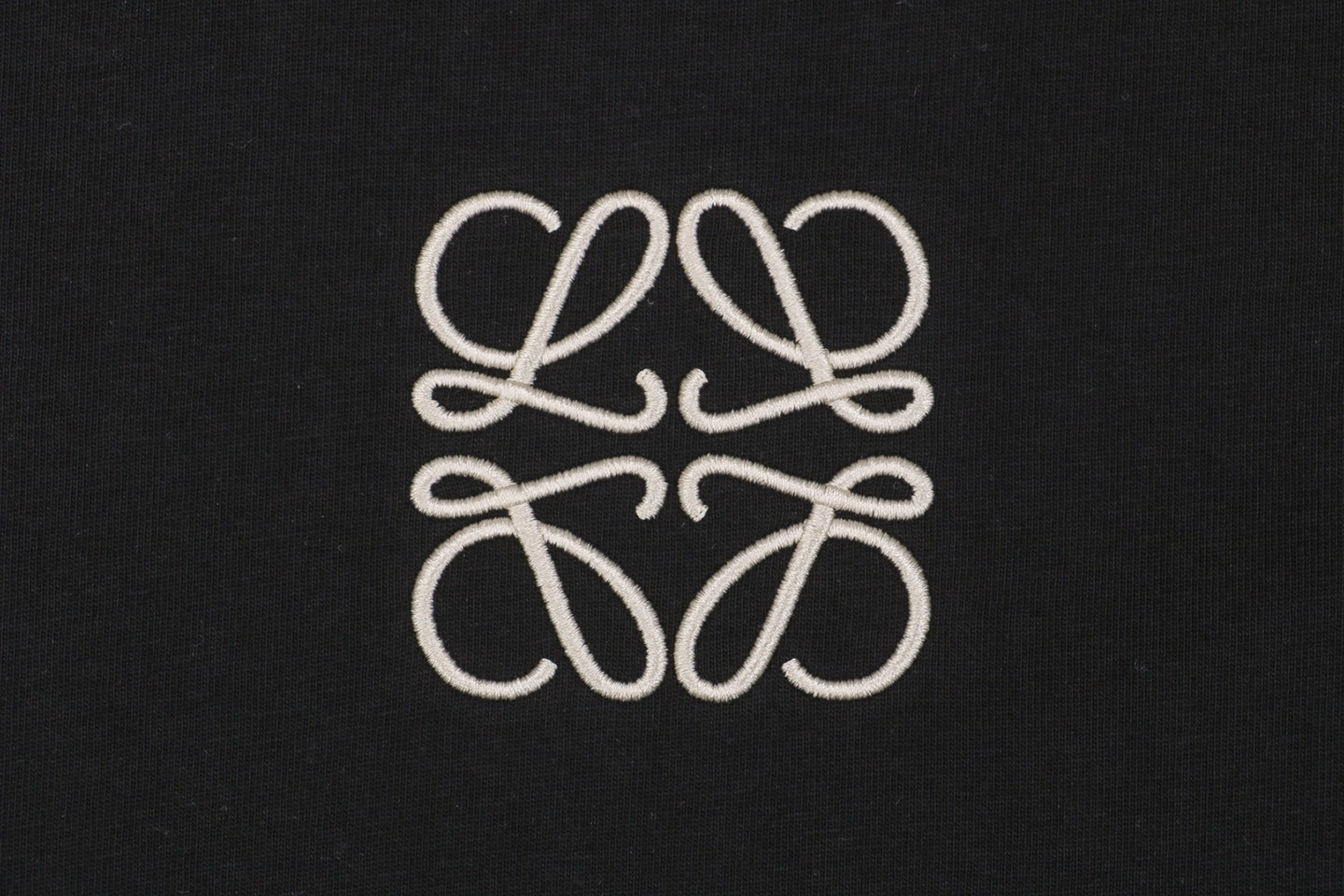 L Woven Floral Patch Embroidery T-shirt13.jpeg