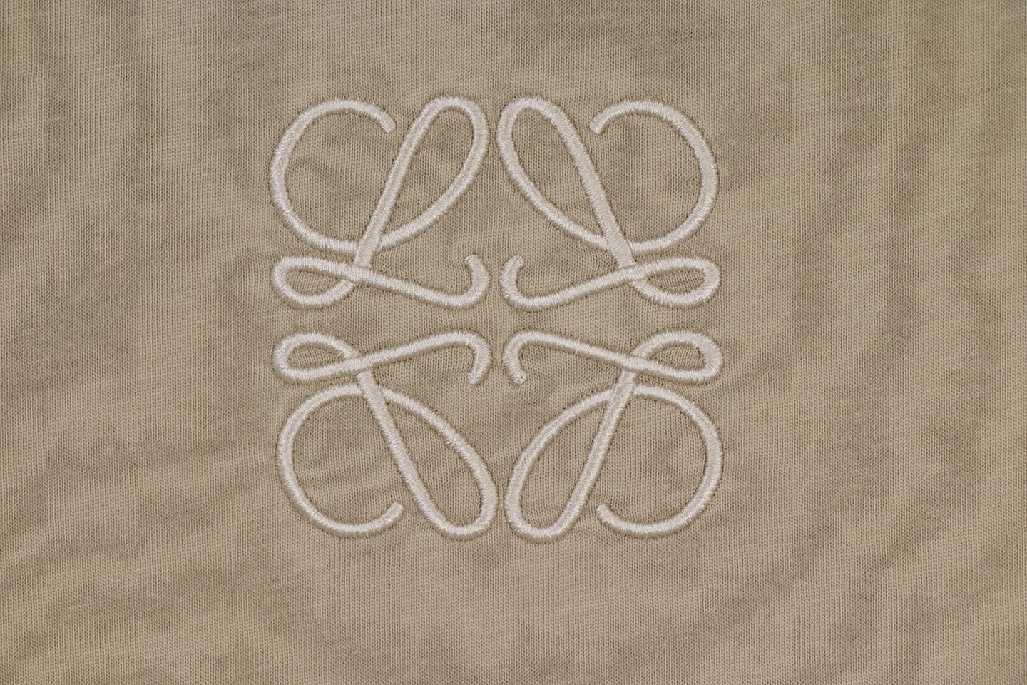 L Woven Floral Patch Embroidery T-shirt8.jpeg