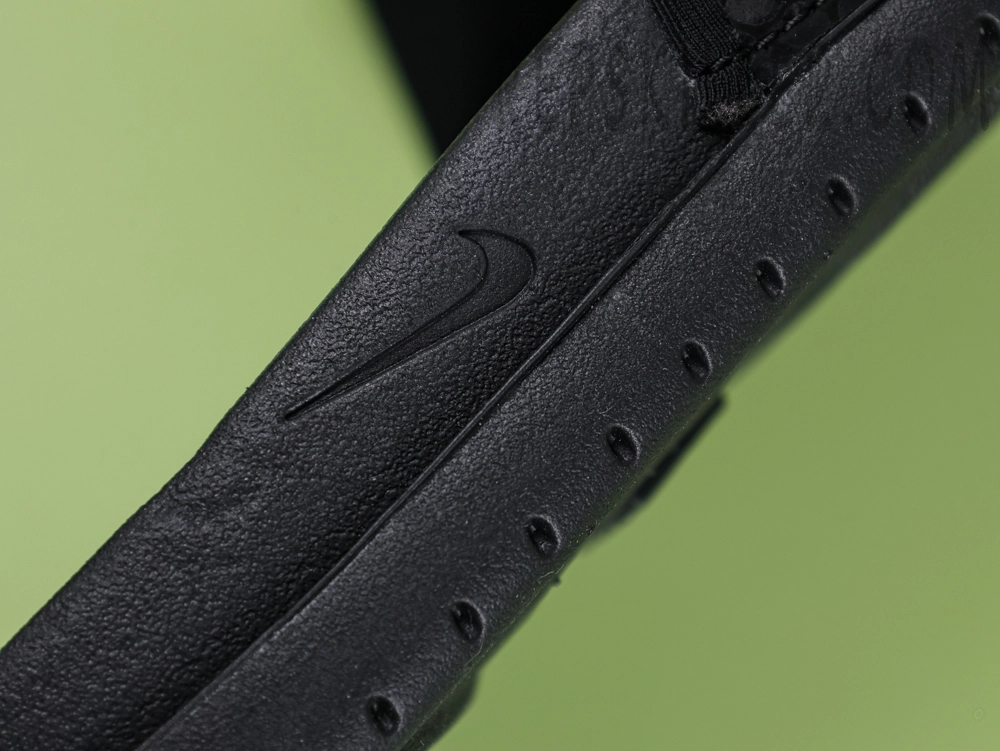 Nike Kobe Offcourt Slide ‘Triple Black’12