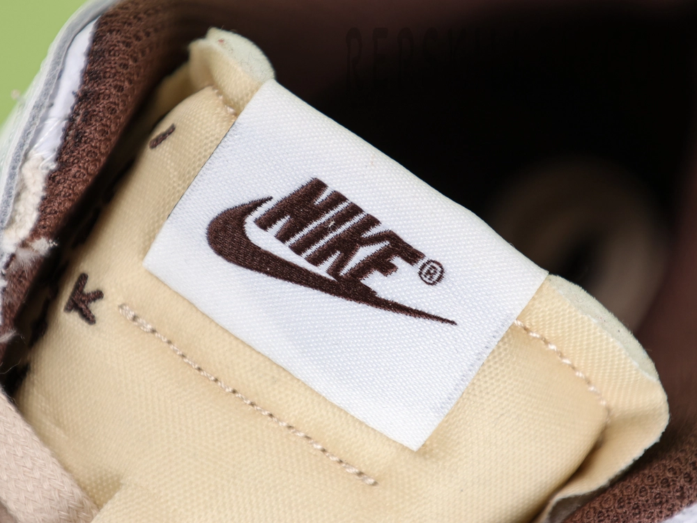 Nike logo tag
