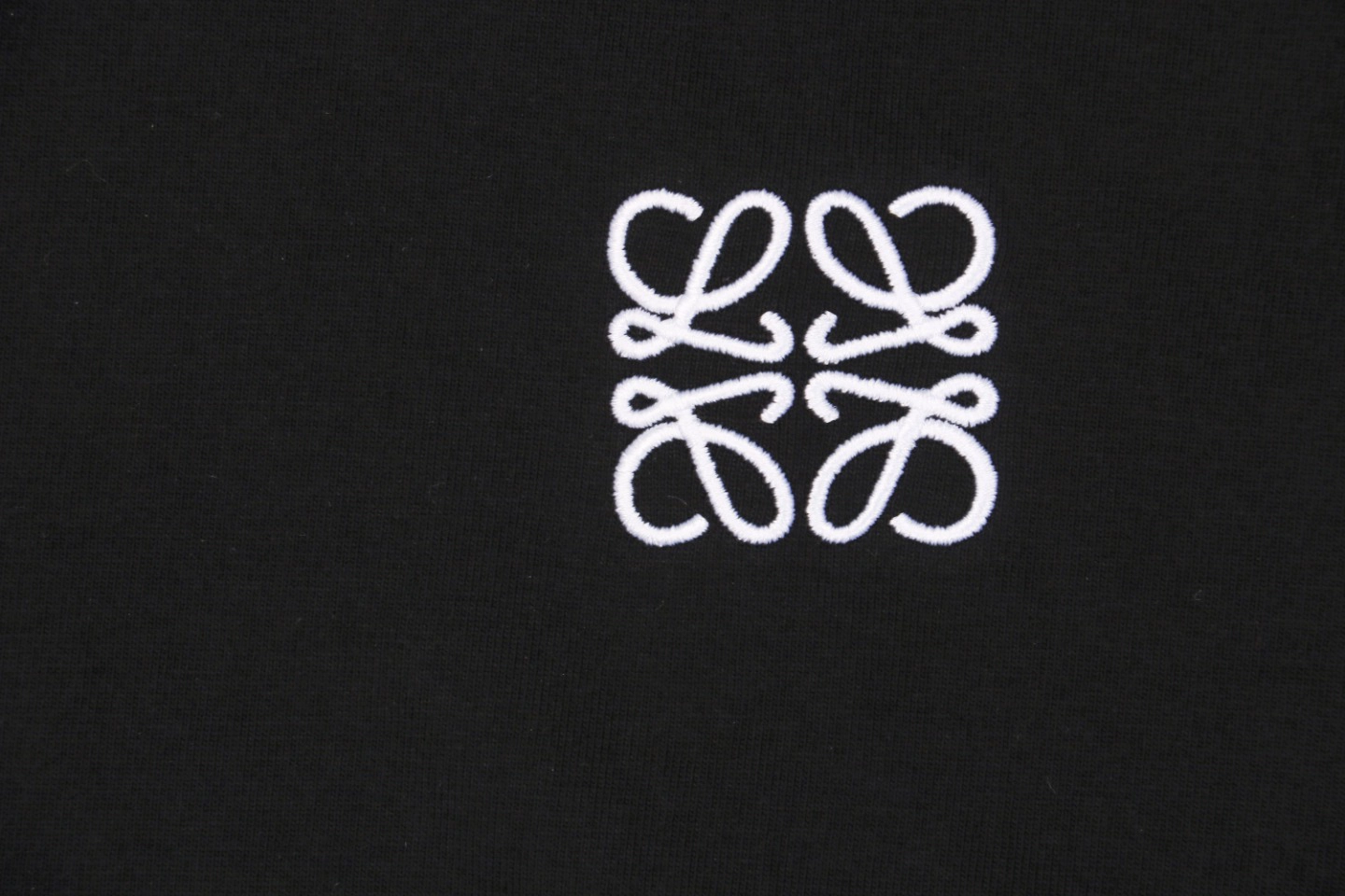 L Classic Anagram Embroidery T-shirt16.jpeg