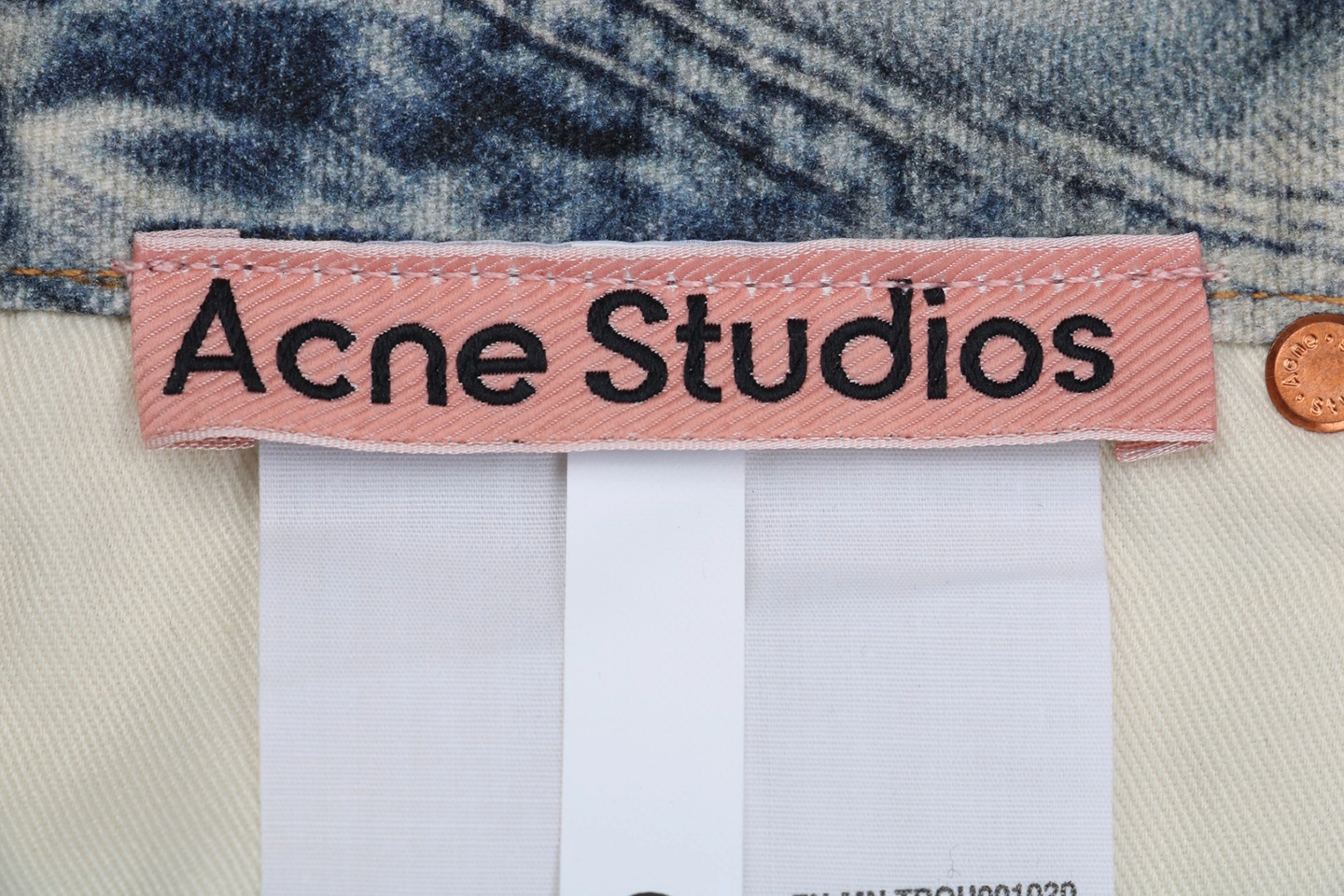 Logo tag