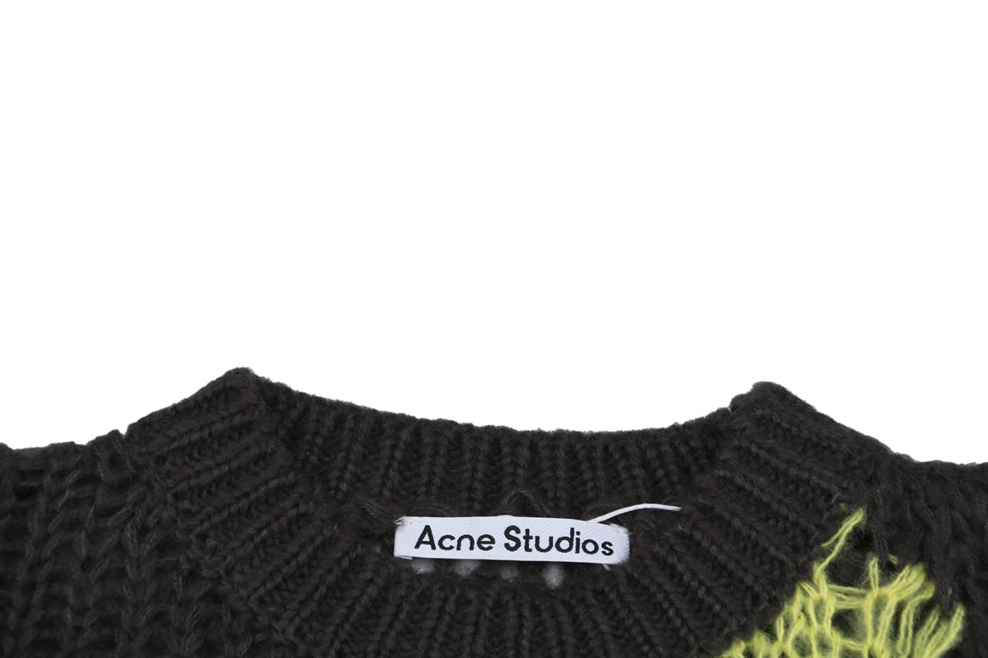 Neckline