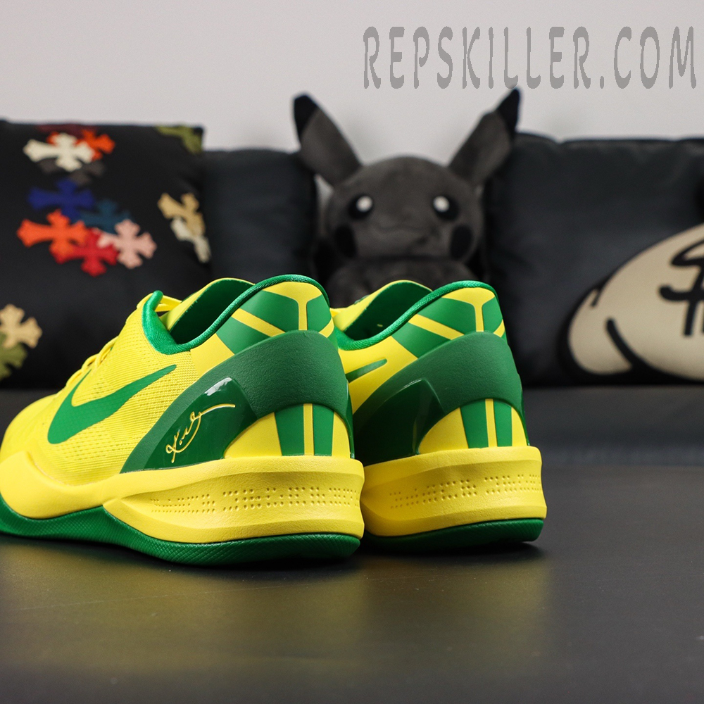 Kobe 8 Protro ‘Oregon Alternate’ PE – Rear heel view with green heel counter and Kobe’s signature graphic.