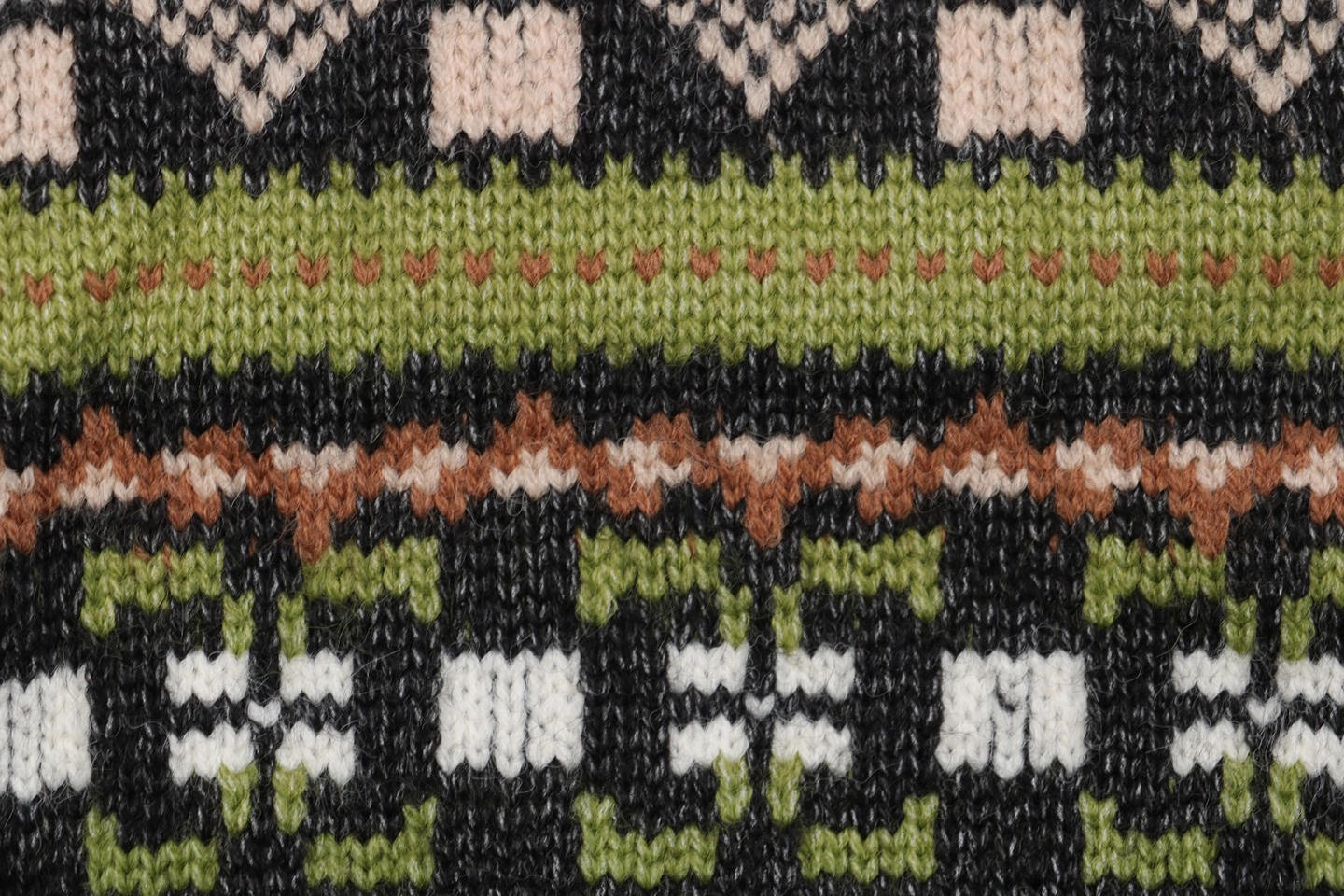 L Christmas Fair Isle Polo Knit Sweater4.jpeg