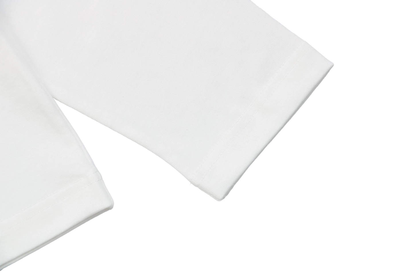 L Color-Contrast Dislocated Logo Embroidered Shirt2.jpeg