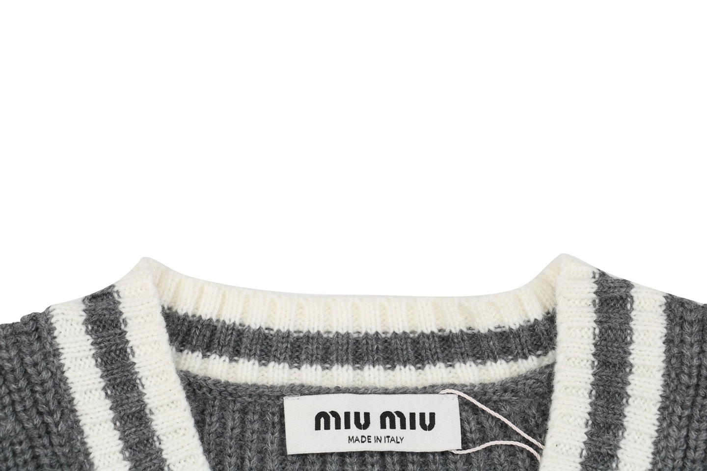 Neckline