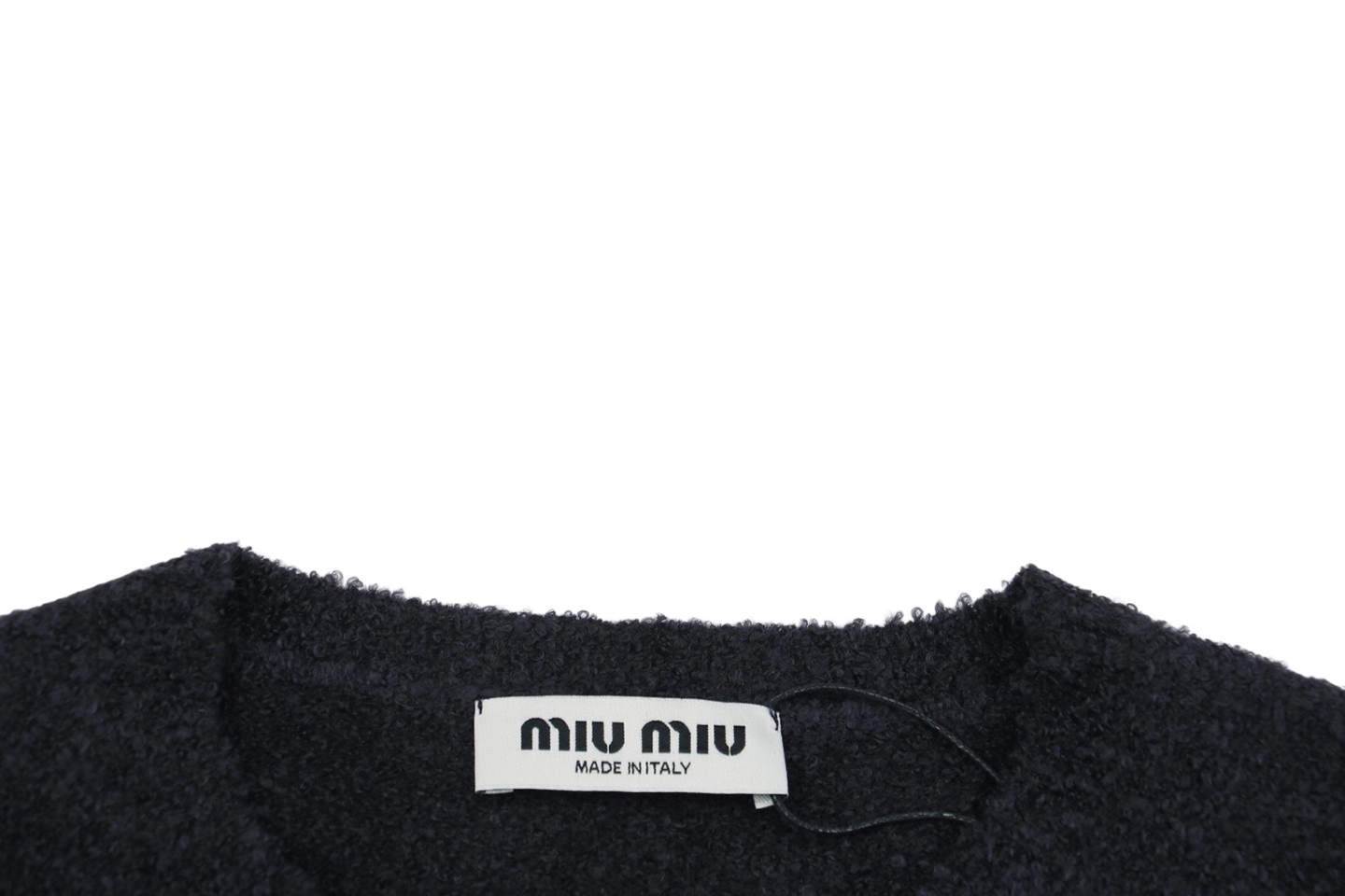 Neckline