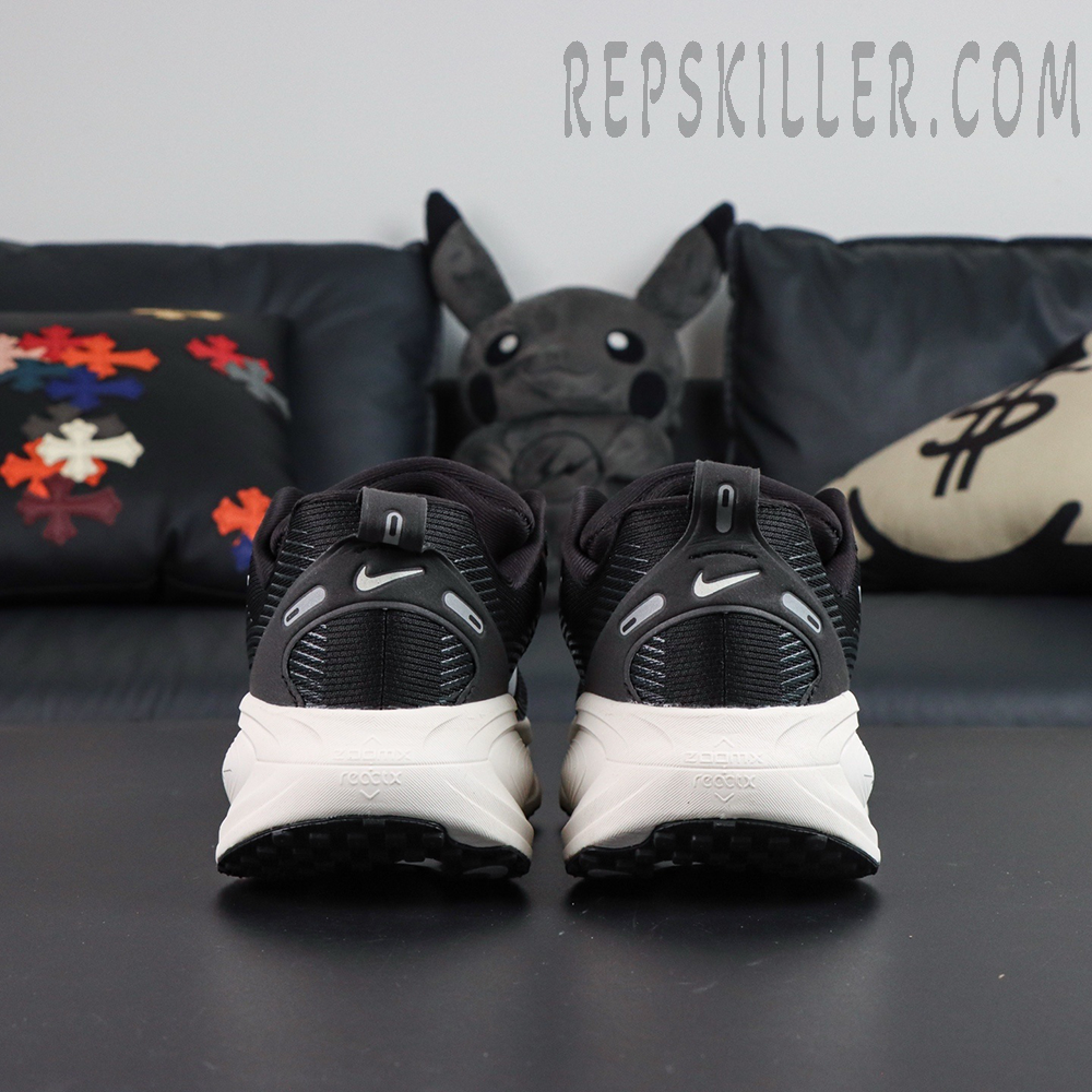 Nike Vomero 18 Extra Wide heel view with reflective heel tab and branding