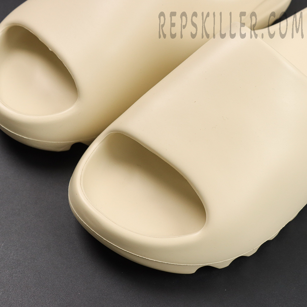 Yeezy Slides 'Bone'9