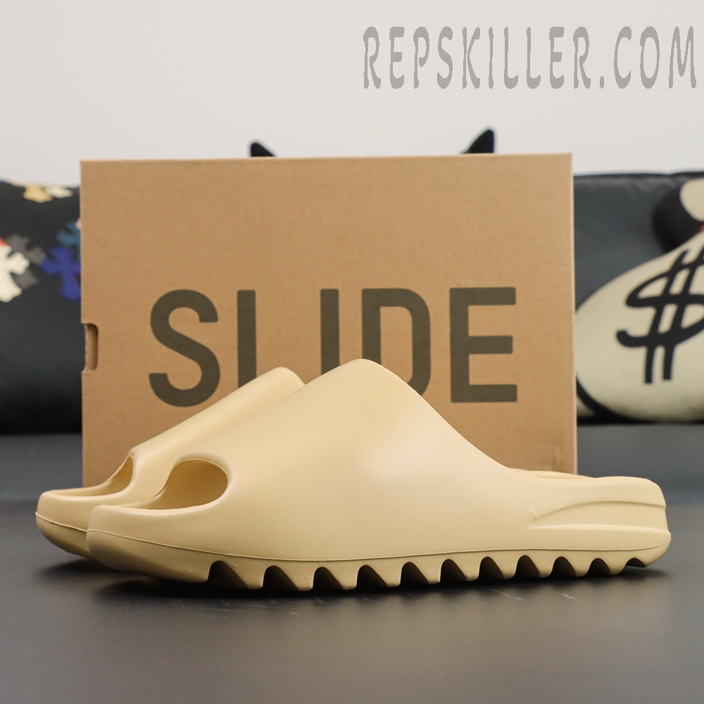 Yeezy Slides ‘Desert Sand’ with Box Pairs the slides with the iconic “SLIDE”-branded box for a classic Yeezy presentation.