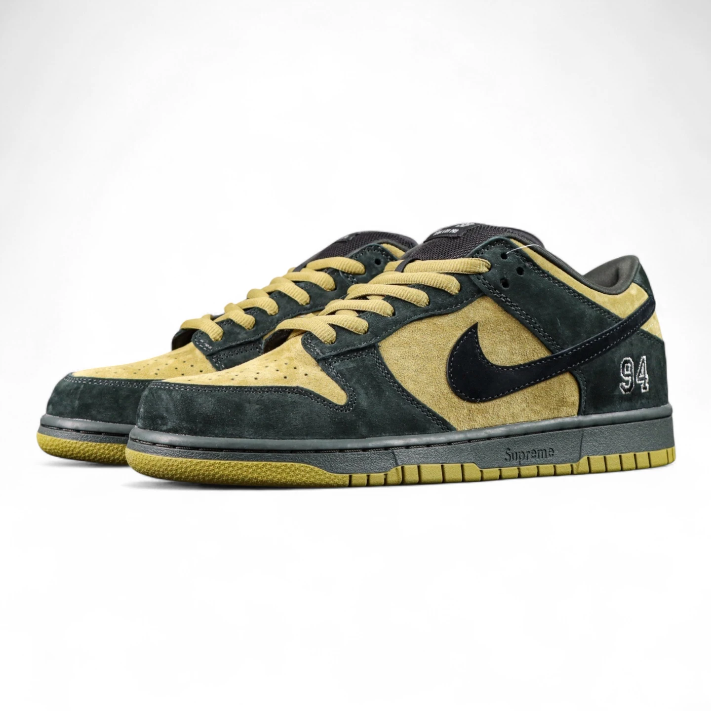 Supreme x Dunk Low SB 'Camper Green'