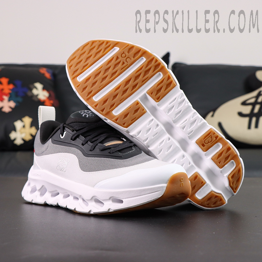 ON Loewe x Cloudtilt 2 ‘Black White’ outsole view with gum rubber traction and white CloudTec cushioning system.
