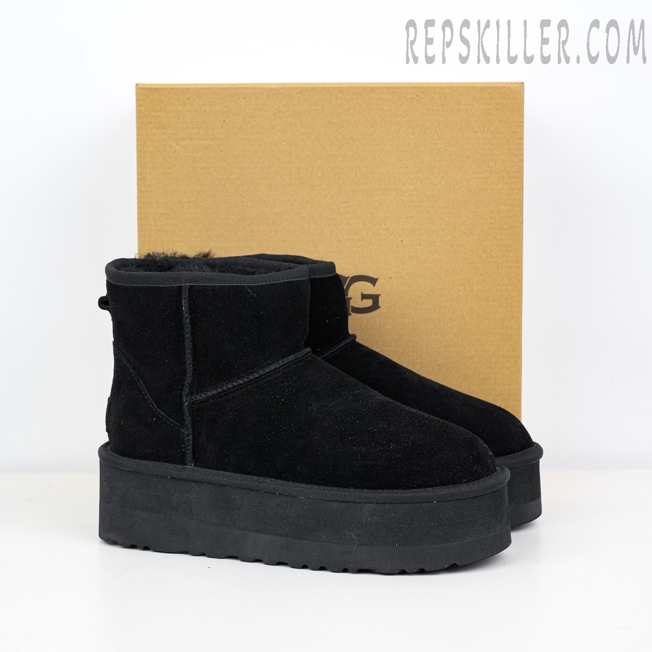 Wmns Classic Mini Platform Boot Sand Black