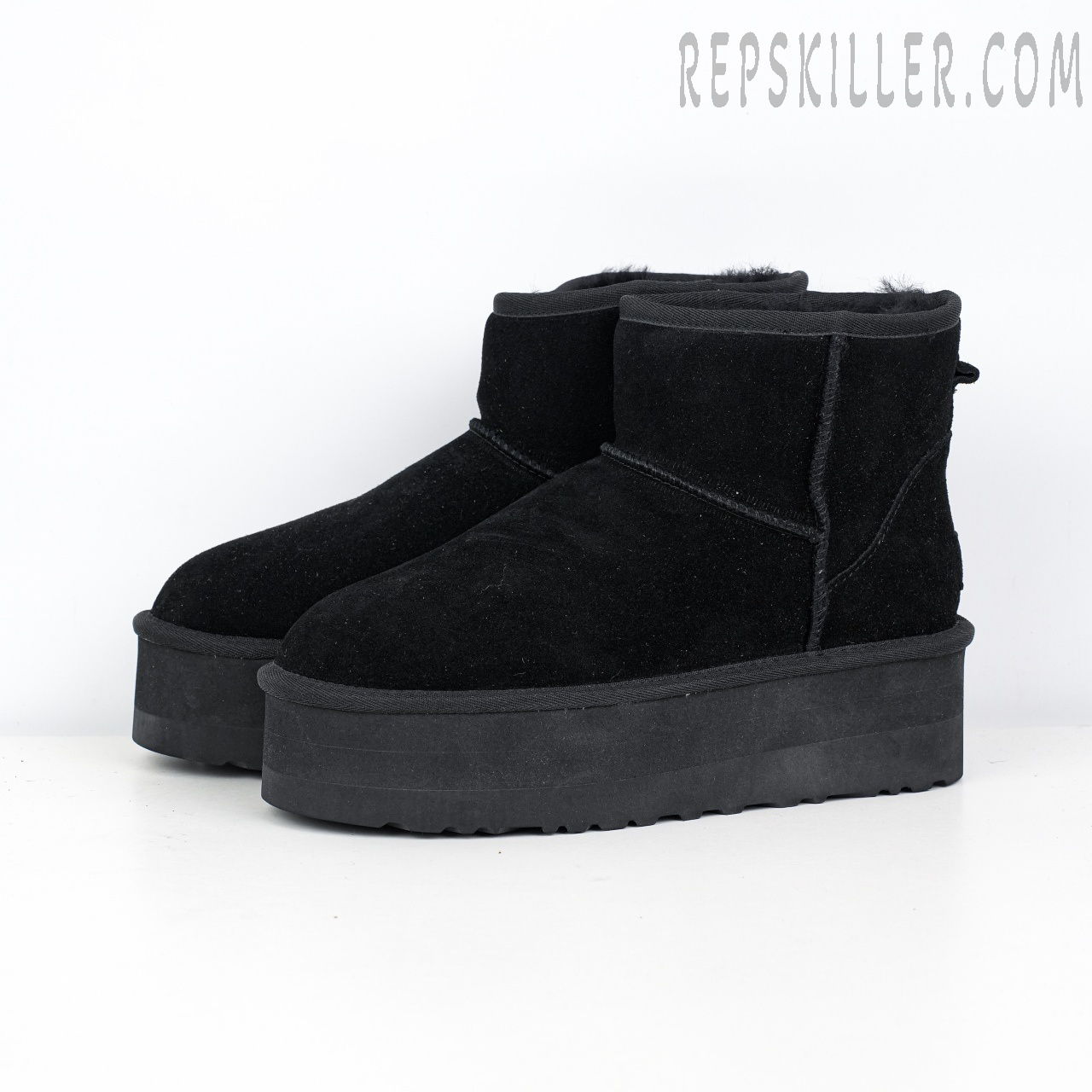 Wmns Classic Mini Platform Boot Sand Black