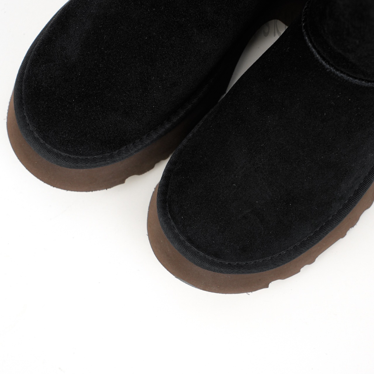 Wmns Classic Twin Seam New Heights Boot Black Upper