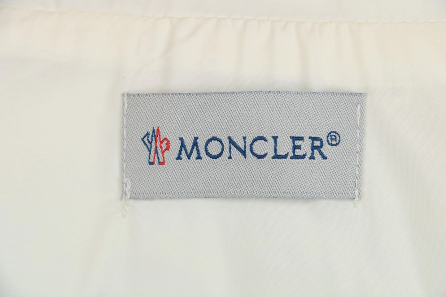 Moncler Hybrid Knit-Sleeve Lightweight Puffer Jacket White Brand label