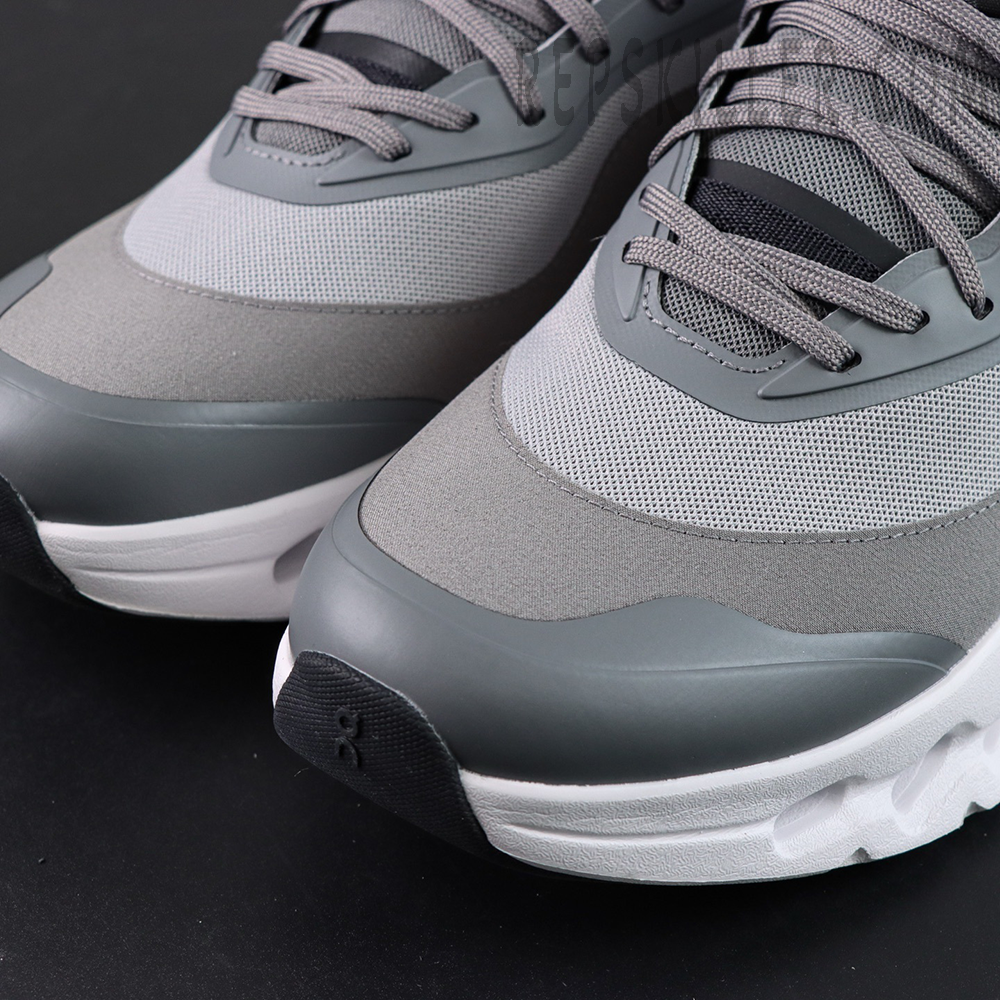 ON x LOEWE Cloudtilt 2 Grey toe box close-up, mesh and TPU overlays