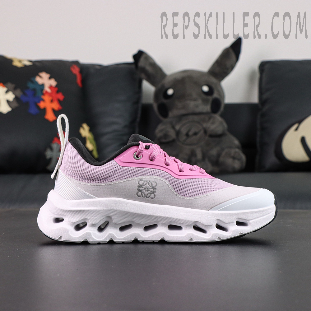 Side view of ON L × Cloudtilt 2 “Pink White” featuring pink overlays and white CloudTec Phase™ midsole.
