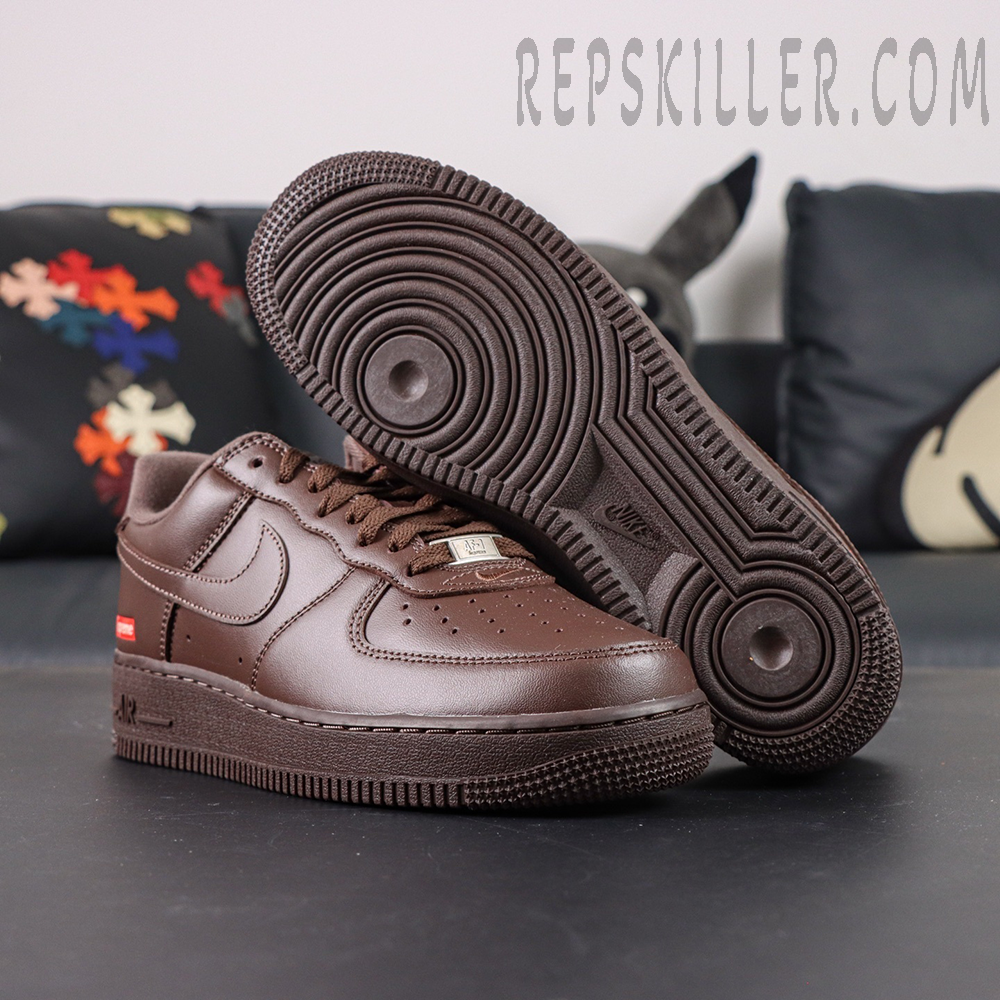 Bottom view of Sup x Air Force 1 Low SP ‘Box Logo - Baroque Brown’ highlighting circular traction sole